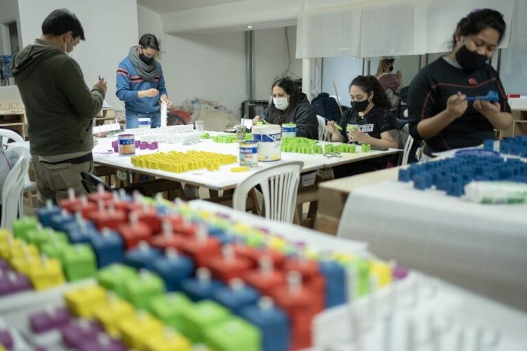 «Tejiendo Lazos»: En su segunda edición, se entregaron miles de kits con juguetes y abrigos