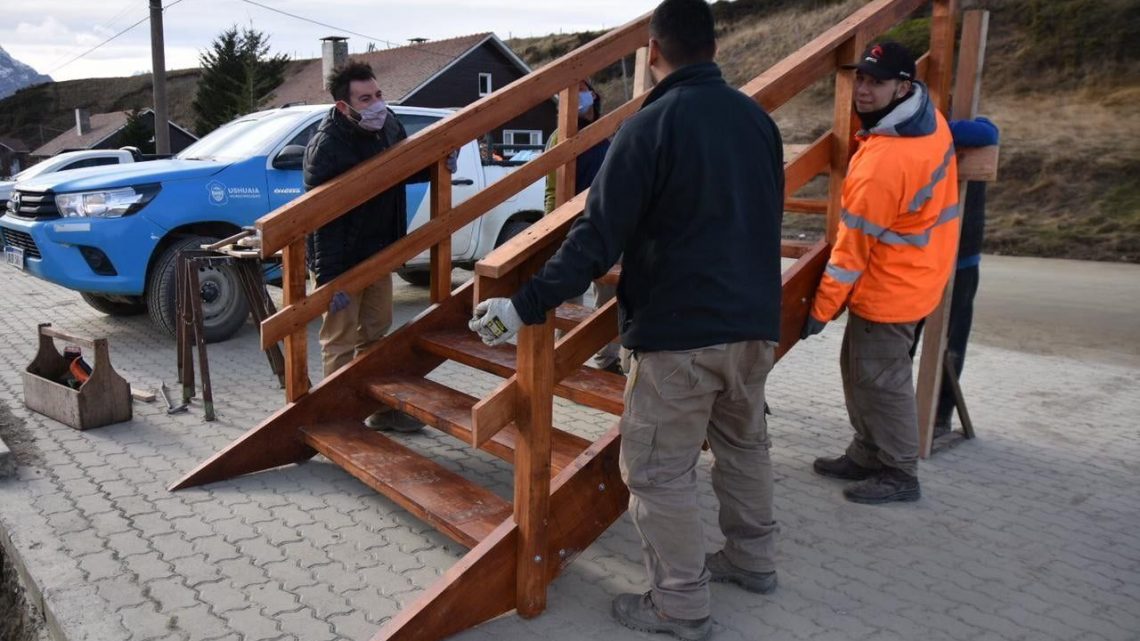 LA MUNICIPALIDAD COLOCÓ ESCALERAS EN LA RESERVA DE BAHÍA ENCERRADA Y CONTINUARÁ TRABAJANDO