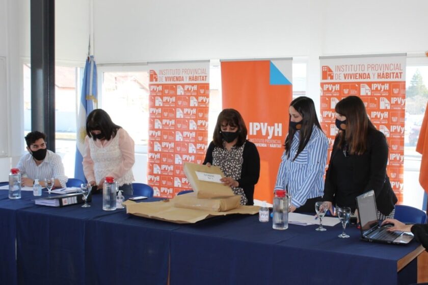 El IPV abrió sobres con ofertas para la construcción de 455 viviendas en la provincia