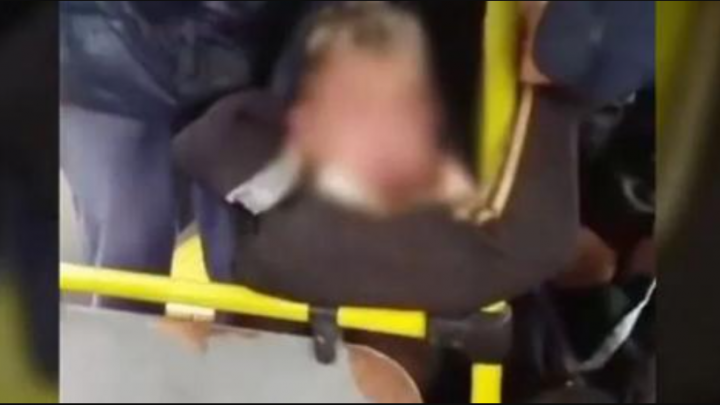 Subió armado al colectivo para robar y los pasajeros le dieron una paliza
