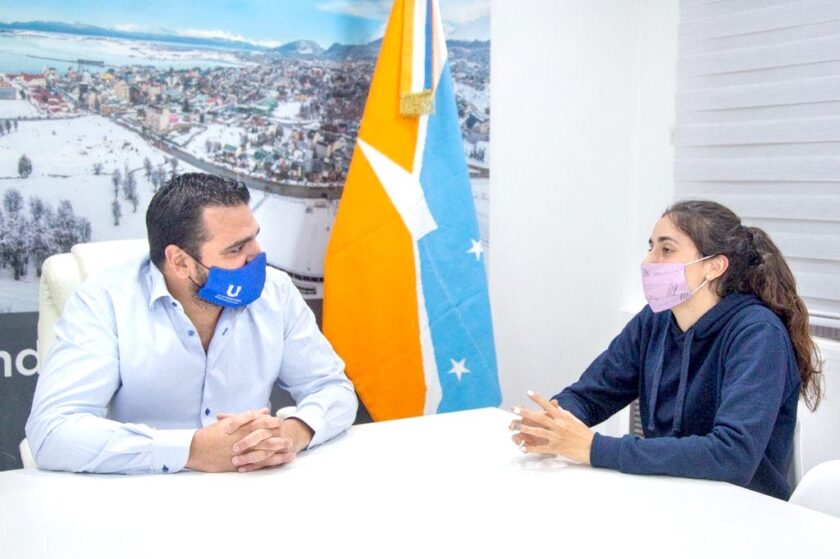 La campeona nacional de atletismo Renata Godoy fue recibida por el intendente Walter Vuoto