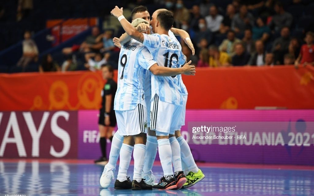 “Kiki” Vaporaki y Argentina enfrentan a Serbia