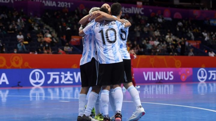 Argentina se metió en octavos y hoy enfrentará a Irán