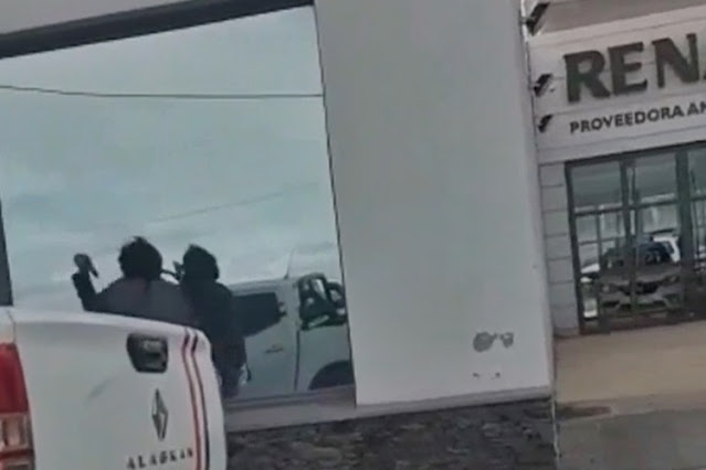 Un hombre con un hacha rompio los ventanales de BTF en Ushuaia
