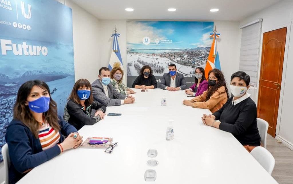 LA MINISTRA CARLA VIZZOTTI SE REUNIÓ CON EL INTENDENTE VUOTO Y DESTACÓ EL TRABAJO DE LOS MUNICIPIOS DE USHUAIA Y RÍO GRANDE