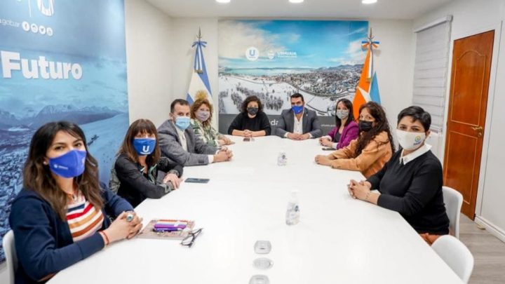 LA MINISTRA CARLA VIZZOTTI SE REUNIÓ CON EL INTENDENTE VUOTO Y DESTACÓ EL TRABAJO DE LOS MUNICIPIOS DE USHUAIA Y RÍO GRANDE