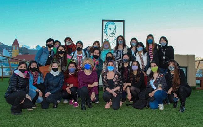 MUJERES ARTISTAS DE USHUAIA RECORRIERON LA CASA DE LA MUJER