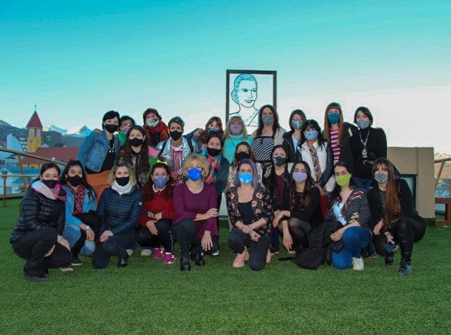 MUJERES ARTISTAS DE USHUAIA RECORRIERON LA CASA DE LA MUJER
