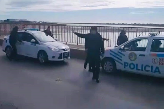 Efectivos policiales evitan que un hombre se arroje al rio Grande