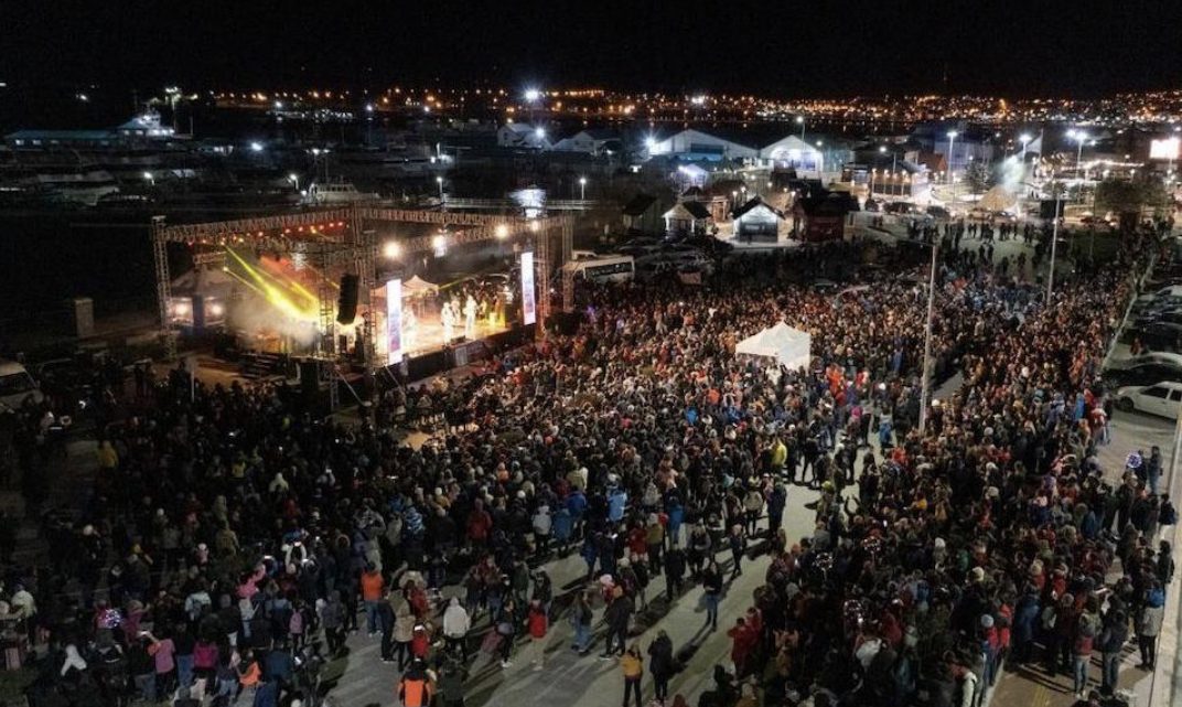 137 Aniversario De Ushuaia: Cientos De Vecinos Y Vecinas Disfrutaron Del Show De Los Tekisk 137 Aniversario De Ushuaia: Cientos De Vecinos Y Vecinas Disfrutaron Del Show De Los Tekisk