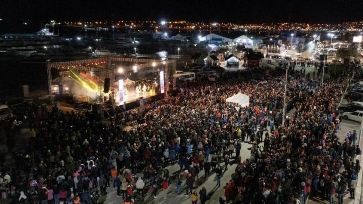 137 Aniversario De Ushuaia: Cientos De Vecinos Y Vecinas Disfrutaron Del Show De Los Tekisk