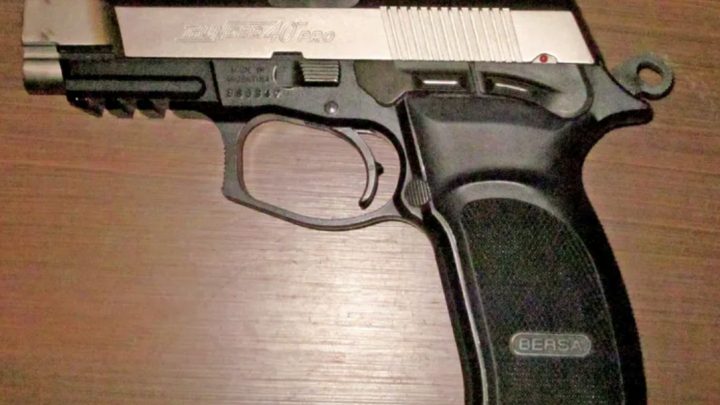 Nena jugaba con la pistola de su papá policía y se mató de un balazo