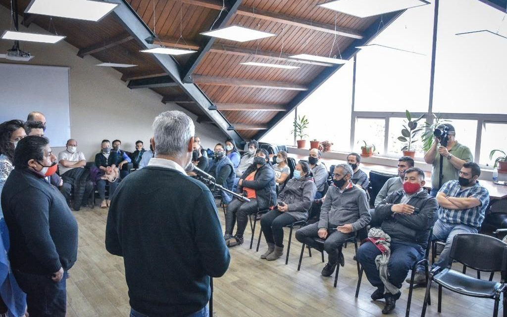 EL MUNICIPIO USHUAIA ENTREGÓ 25 NUEVOS DECRETOS DE TITULARIDAD DE LICENCIAS DE REMISES