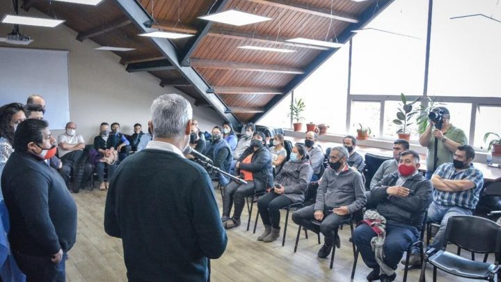 EL MUNICIPIO USHUAIA ENTREGÓ 25 NUEVOS DECRETOS DE TITULARIDAD DE LICENCIAS DE REMISES