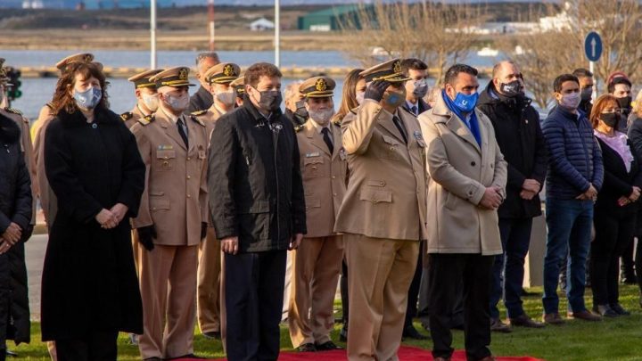 USHUAIA CELEBRÓ EL 137° ANIVERSARIO DE SU FUNDACIÓN CON EL IZAMIENTO DEL PABELLÓN NACIONAL EN DEPENDENCIAS DE LA PREFECTURA NAVAL