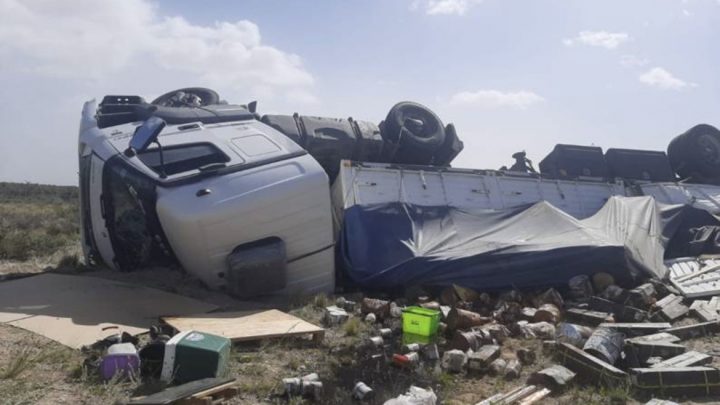 Tragedia en la ruta 3: Volcó un camión por el viento y murió el chofer