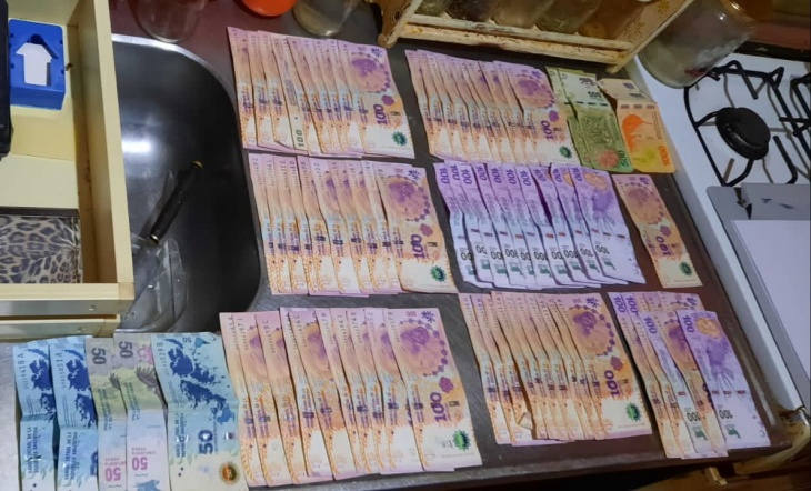 Allanamientos y secuestro de plantas de marihuana, balanzas y dinero en efectivo Allanamientos y secuestro de plantas de marihuana, balanzas y dinero en efectivo