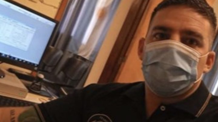 Encontró $3 millones, lo publicó en redes sociales, halló al dueño y le devolvió el dinero