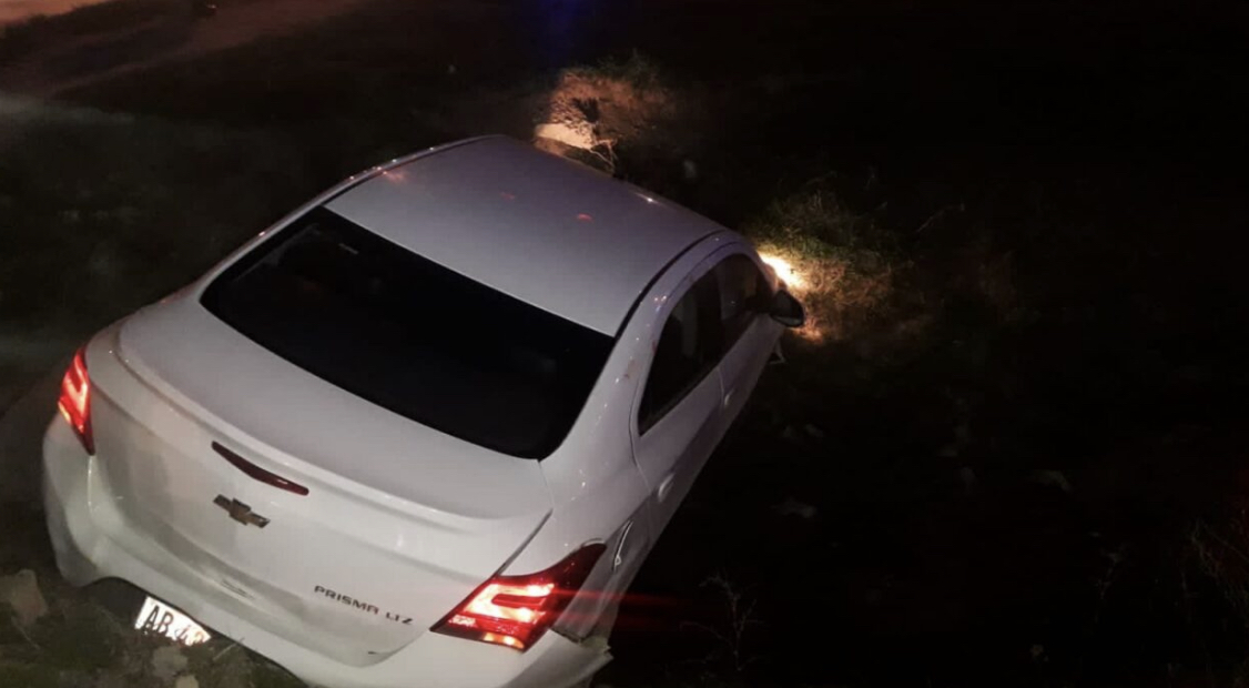Rio Grande: Dejó su auto en el taller y se lo tiraron a una zanja Rio Grande: Dejó su auto en el taller y se lo tiraron a una zanja