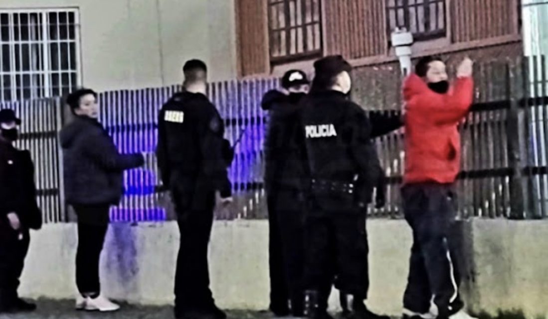 Tres detenidos por hurto de perfumes en una farmacia