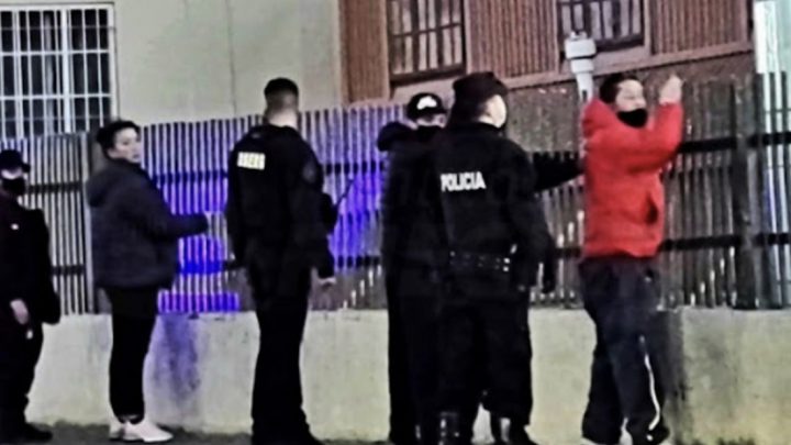 Tres detenidos por hurto de perfumes en una farmacia