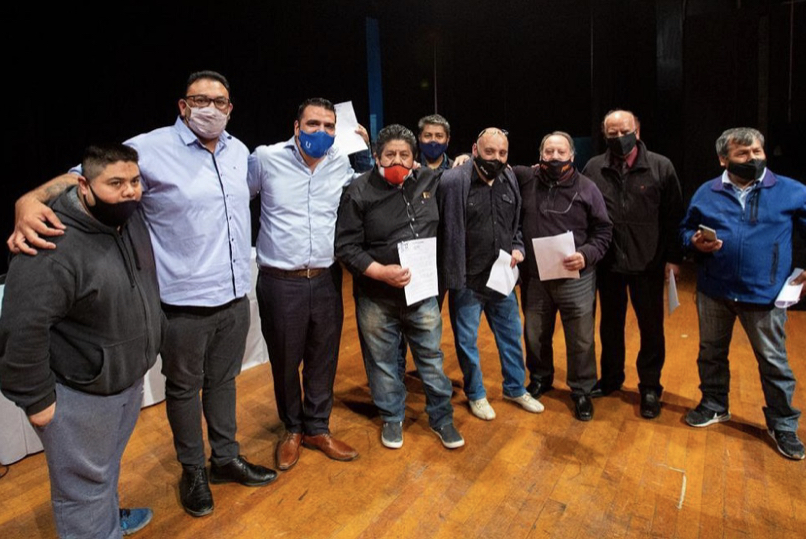 El intendente Vuoto entregó los primeros 50 decretos de titularidad a remiseros de la ciudad