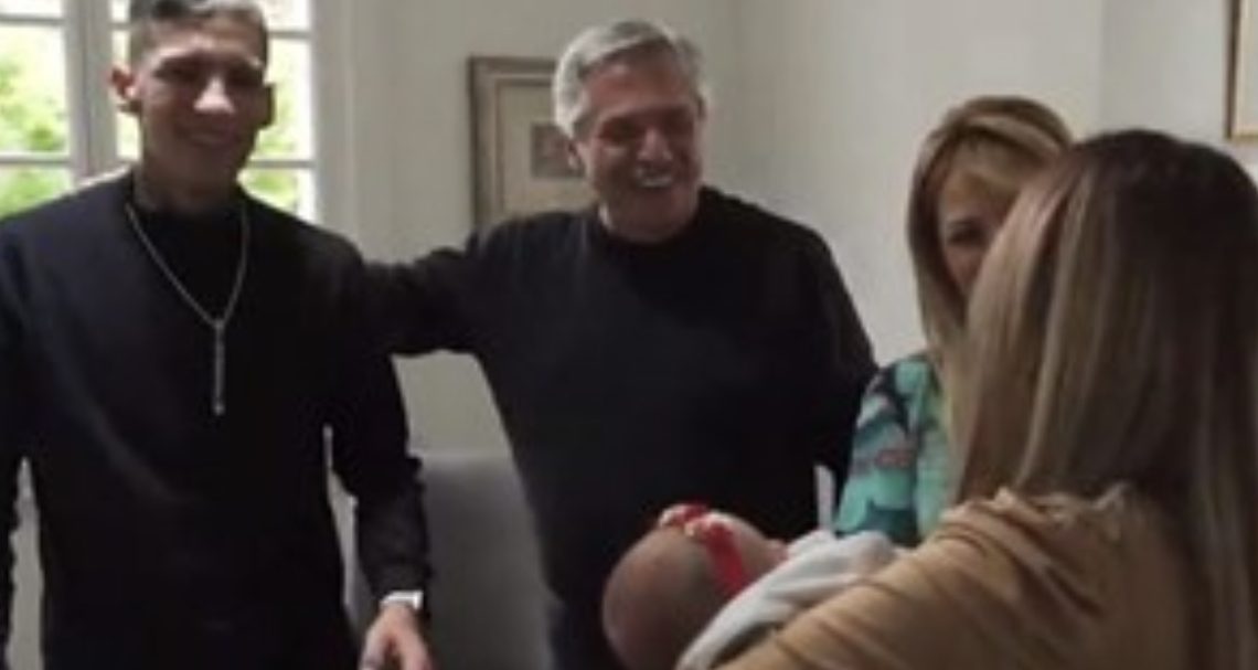Alberto Fernández se reunió con L-Gante y su hija recién nacida, Jamaica Alberto Fernández se reunió con L-Gante y su hija recién nacida, Jamaica