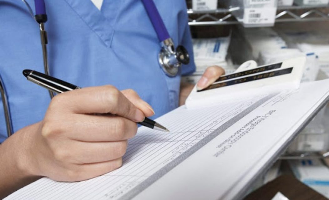Tenia un tiro en el pecho y la medica le receto un analgésico