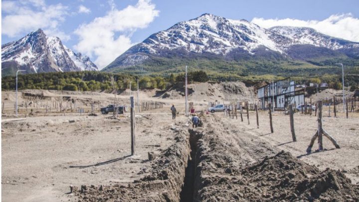 Continúan los trabajos del tendido eléctrico en la urbanización San Martín