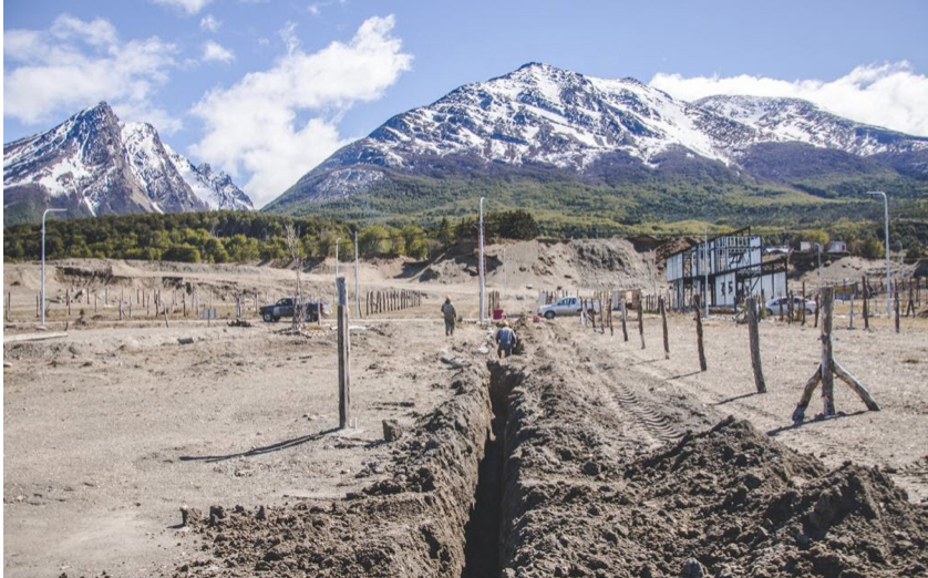 Continúan los trabajos del tendido eléctrico en la urbanización San Martín