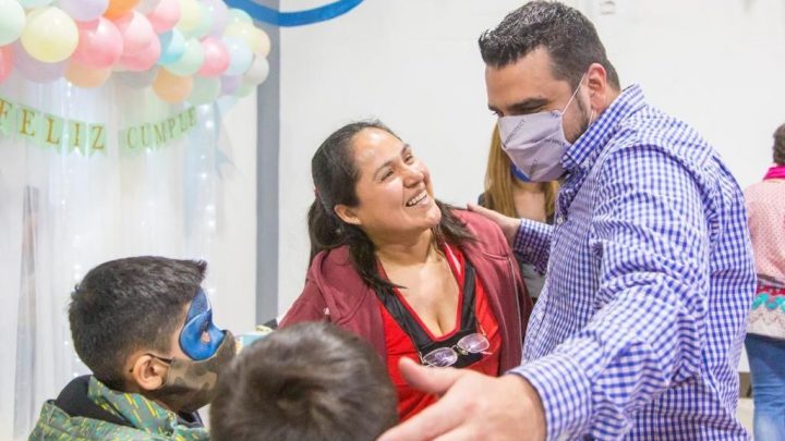 EL INTENDENTE VUOTO AGASAJÓ A NIÑOS Y NIÑAS DE USHUAIA QUE CUMPLIERON AÑOS EL 12 DE OCTUBRE