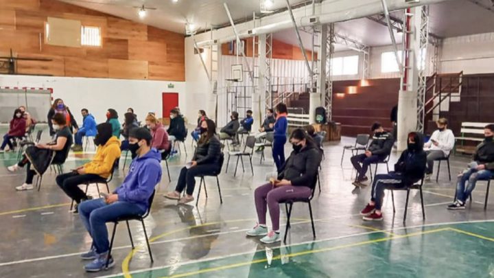 Hoy en Río Grande se vacunará con primera dosis contra Covid-19 a menores de 14 y 15 años