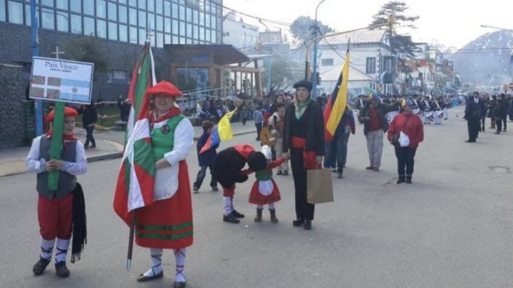 Preparativos para el desfile de aniversario en Ushuaia