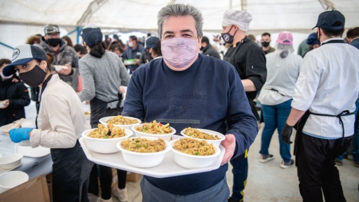 MÁS DE 12 MIL VECINOS Y VECINAS DEGUSTARON LA GRAN PAELLA DE LA FIESTA DE LA CIUDAD