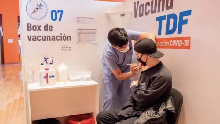 Esta semana continúa la vacunación sin turno a adolescentes y menores