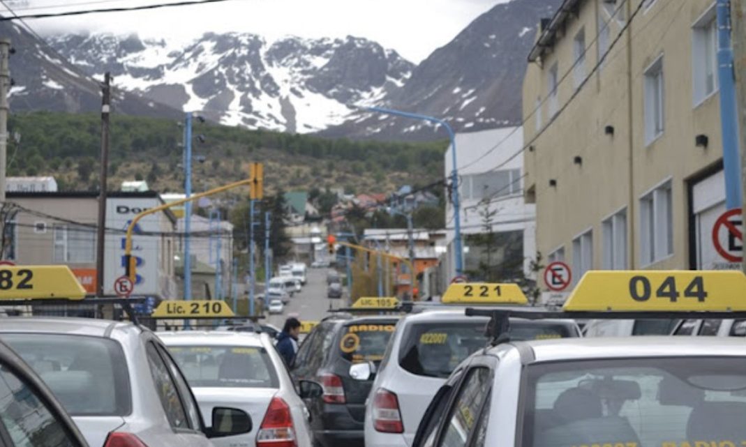 Taxistas de Ushuaia, piden un 25% de aumento en la tarifa Taxistas de Ushuaia, piden un 25% de aumento en la tarifa