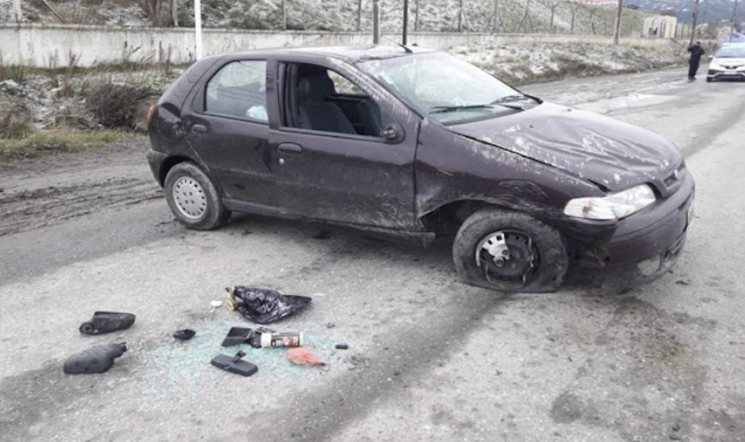 Conductora se quedo dormida, choco y quedo detenida en Ushuaia Conductora se quedo dormida, choco y quedo detenida en Ushuaia