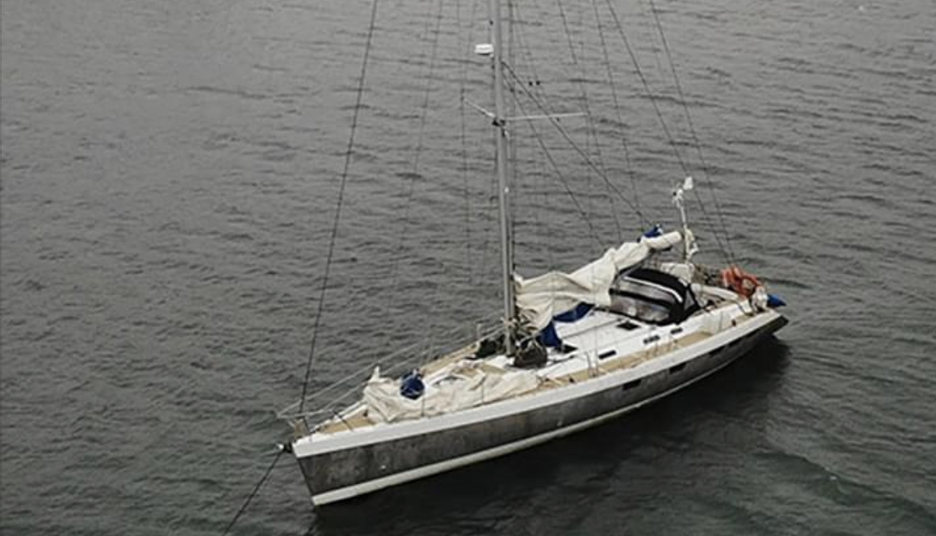 Una embarcación a la deriva, un exCadillac, 37 kilos de cocaína y un muerto Una embarcación a la deriva, un exCadillac, 37 kilos de cocaína y un muerto