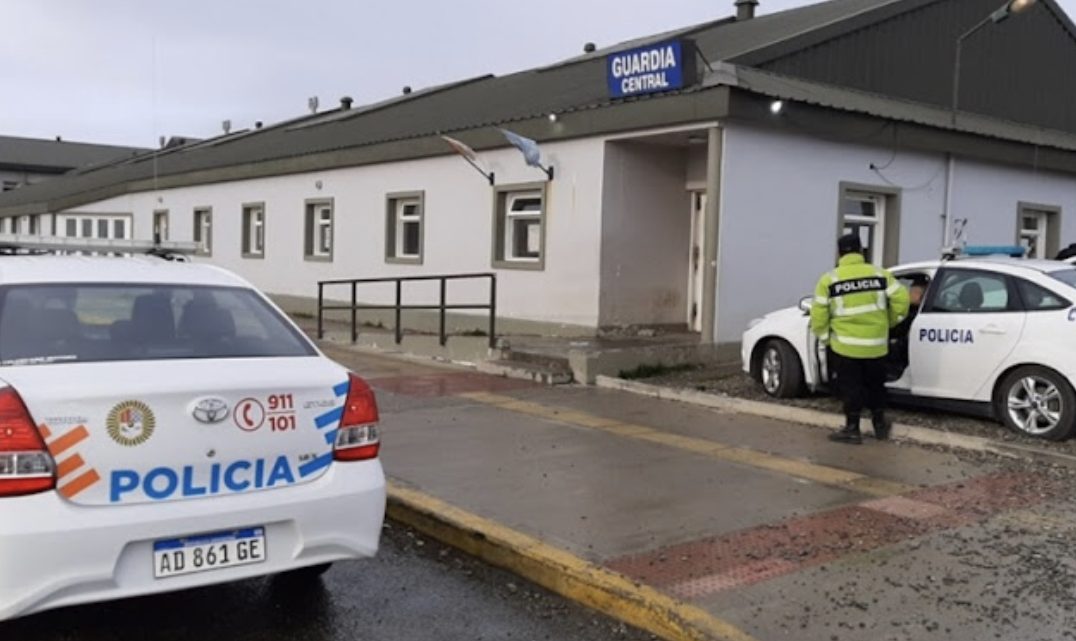 Dos hermanos ingresados a la guardia del Hospital apuñalados