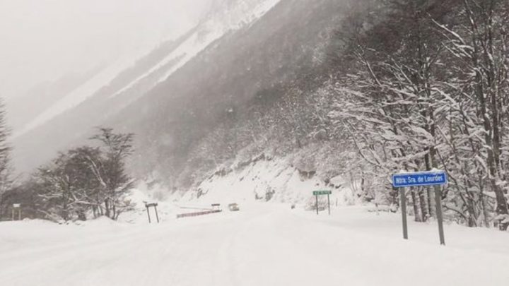 Por las intensas nevadas, solicitan la obligatoriedad del uso de cubiertas con clavos