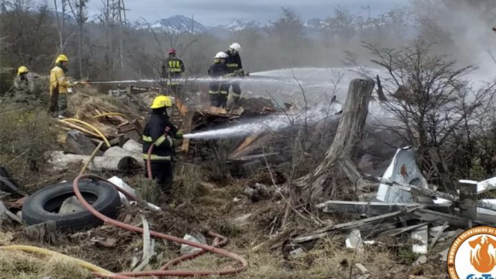 Bomberos regresan a sus cuarteles y permanecerán en alerta amarilla
