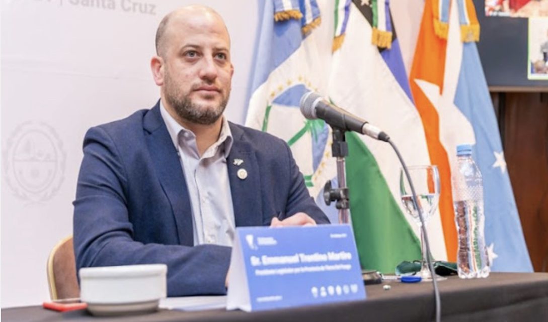 Legislador Trentino echo a la asesora que lo denuncio y hay malestar entre legisladoras Legislador Trentino echo a la asesora que lo denuncio y hay malestar entre legisladoras