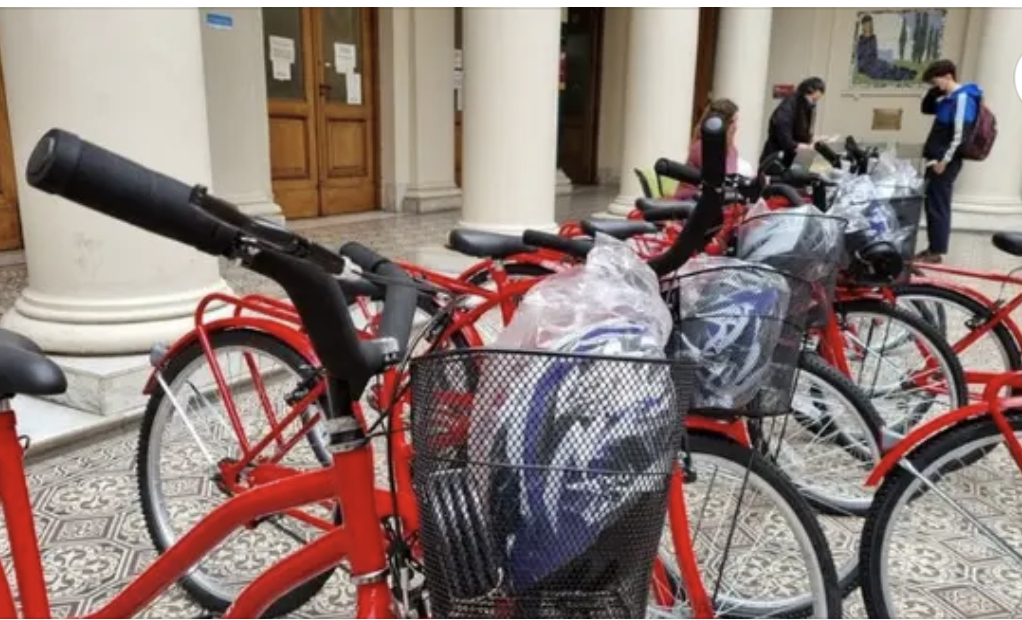 LA UNIVERSIDAD DE LA PLATA DARÁ BICICLETAS A SUS ESTUDIANTES LA UNIVERSIDAD DE LA PLATA DARÁ BICICLETAS A SUS ESTUDIANTES