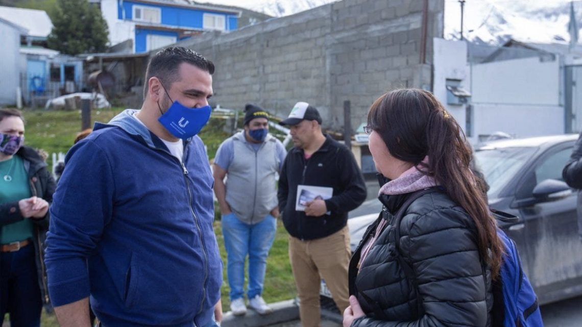 El intendente vuoto recorrió los barrios felipe varela y alakalufes donde dialogó con vecinos y vecinas