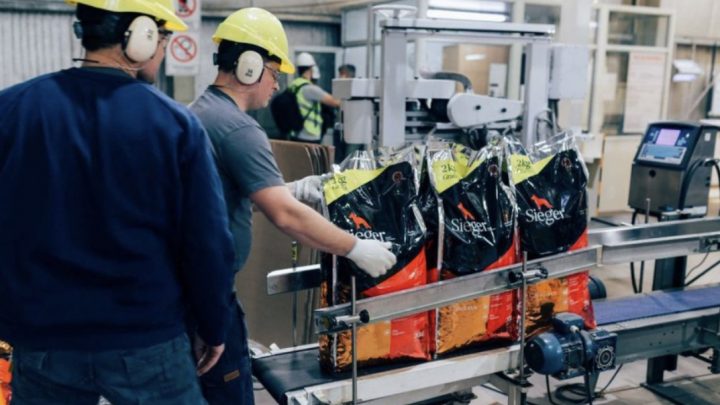 Desembarca en Río Grande “Vitalcan”, empresa que produce alimento para mascotas