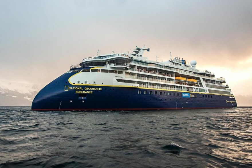 Tierra del Fuego inaugura la temporada de cruceros con la llegada del National Geographic Endurance