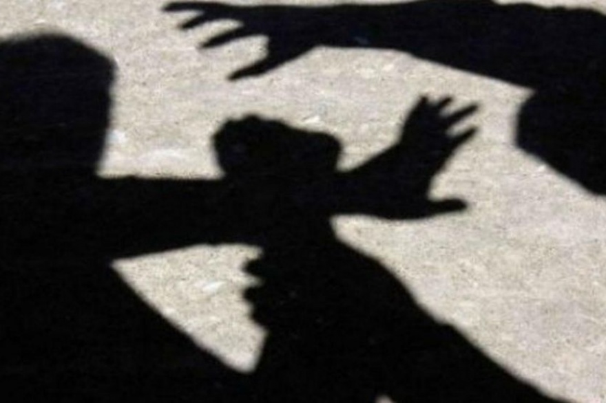 Alarma entre padres por un sujeto que intentó llevarse una nena de la plaza Mafalda Alarma entre padres por un sujeto que intentó llevarse una nena de la plaza Mafalda