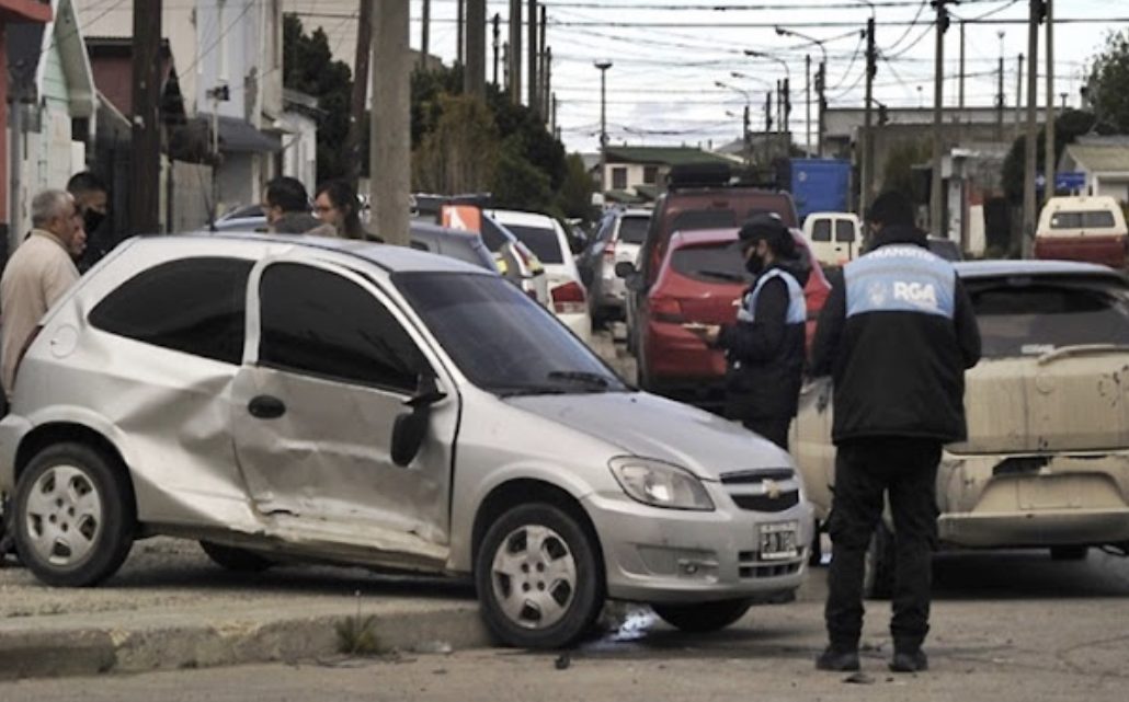 Choque con uno de los vehiculos incautados, sin lesionados