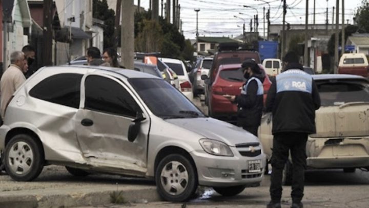 Choque con uno de los vehiculos incautados, sin lesionados
