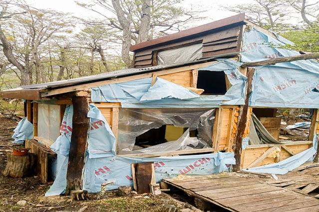 Desarme de una construcción en la zona de Tierra Mayor